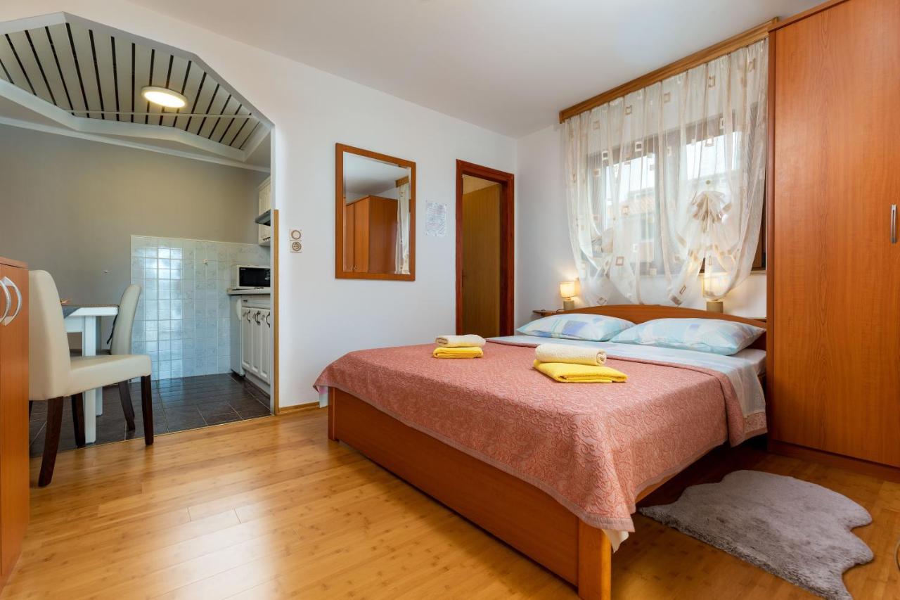 Apartments Kristina Rovinj Exterior photo