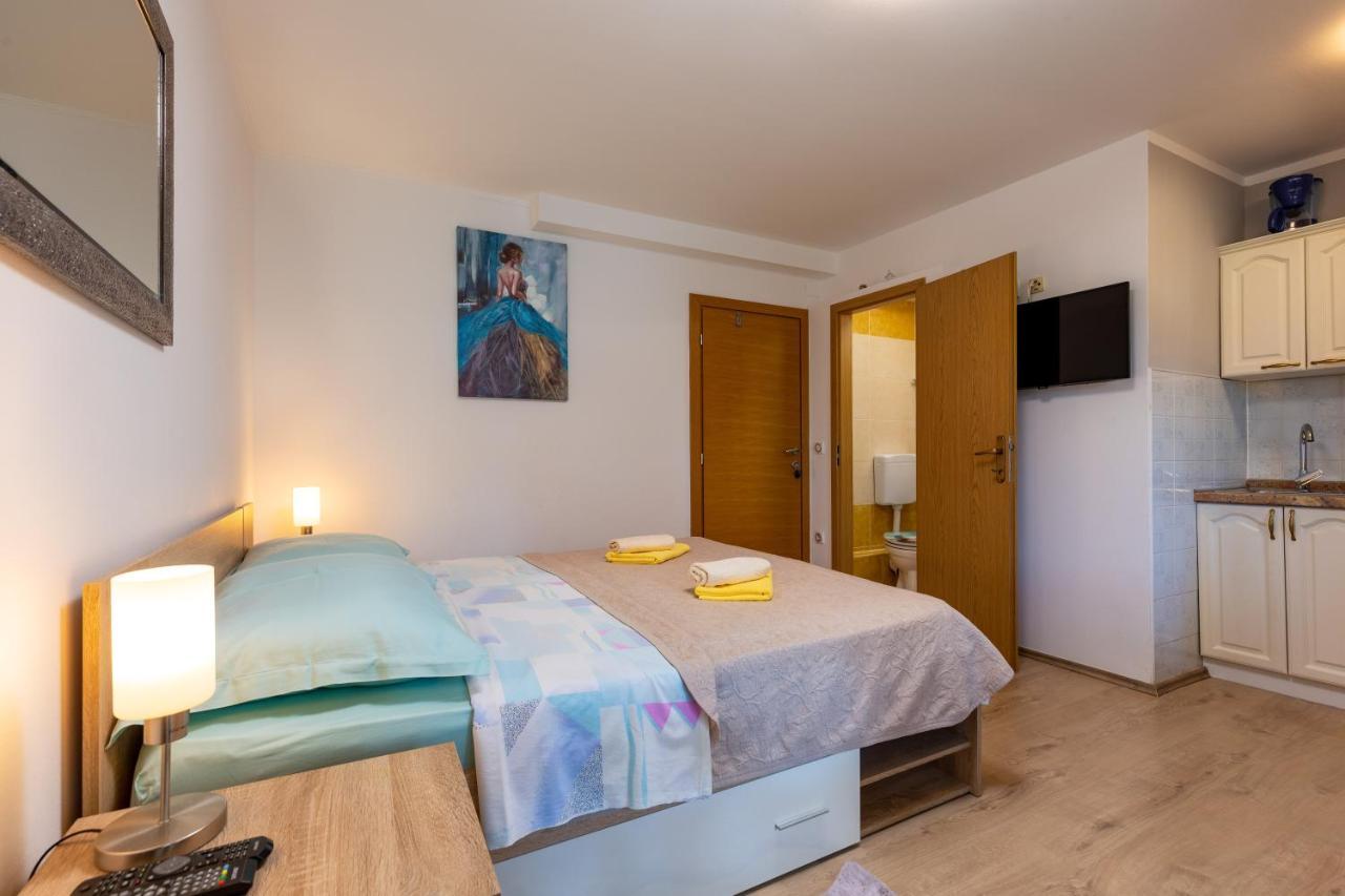 Apartments Kristina Rovinj Exterior photo
