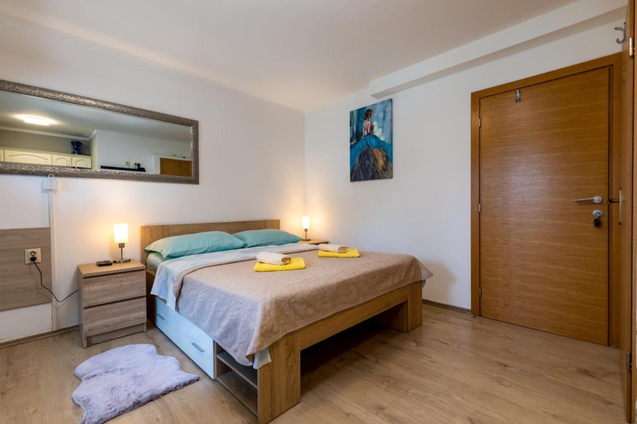 Apartments Kristina Rovinj Exterior photo